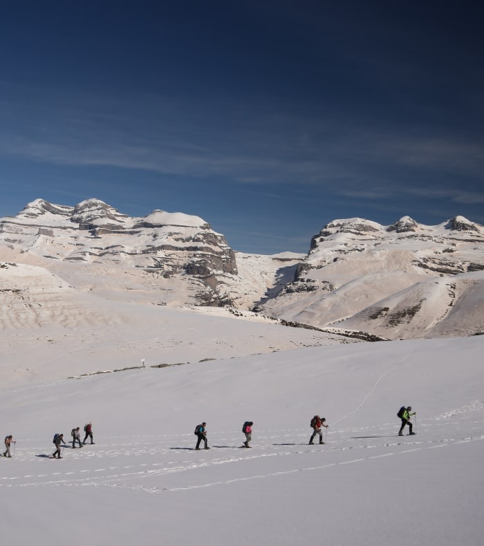 Raquettes dans les Pyrénées, au pied du Mont-Perdu
