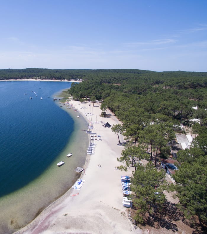 Surf, wakeboard og sejlads mellem sø og hav