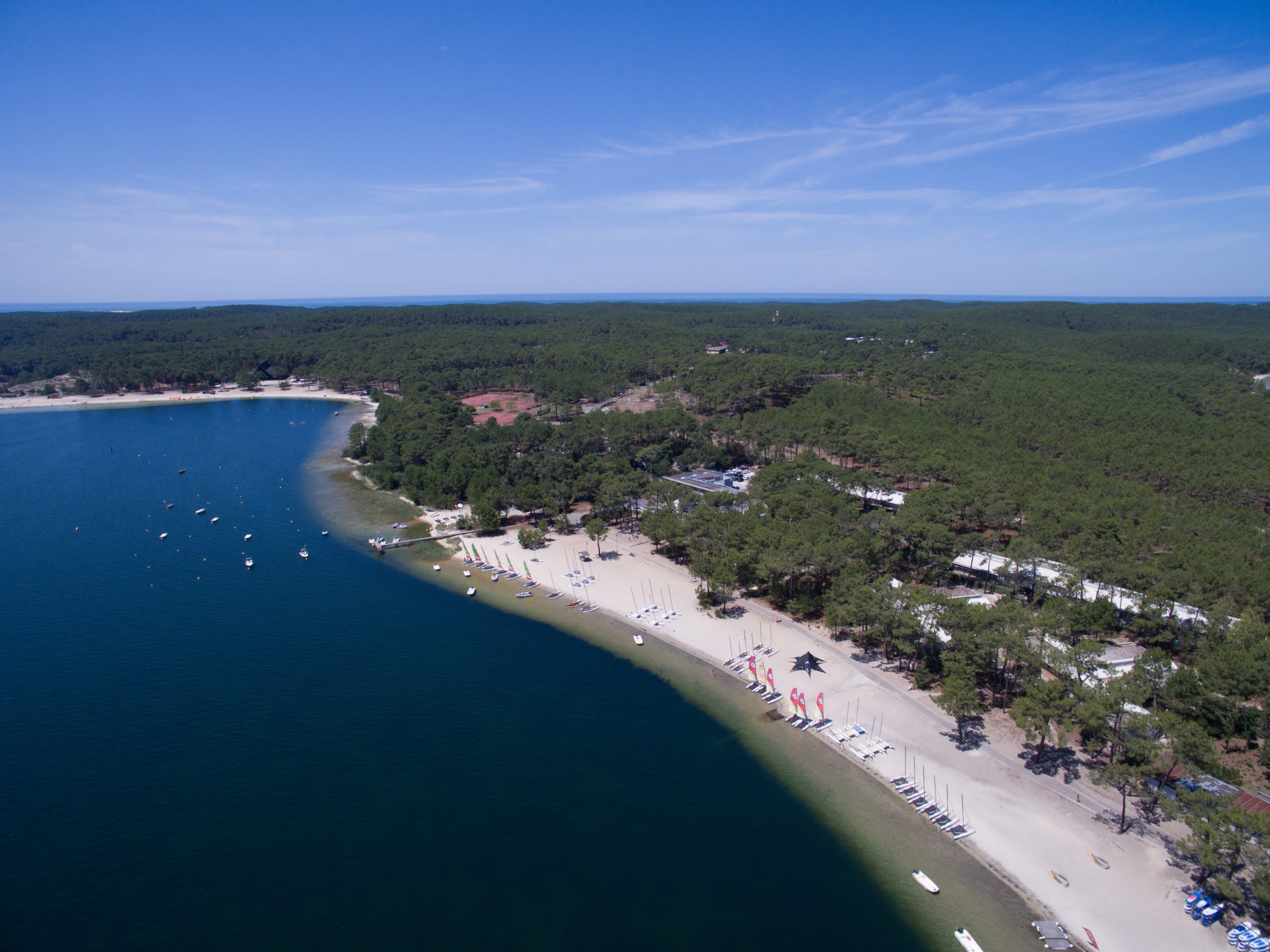 Surf, wakeboard og sejlads mellem sø og hav - Happy Summer – relateret UCPA rejse