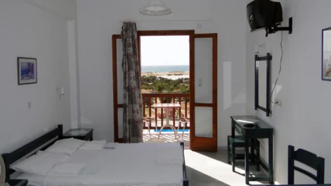 UCPA Naxos: Bo på The Romanzza ved Glyfada Strand — billede 2